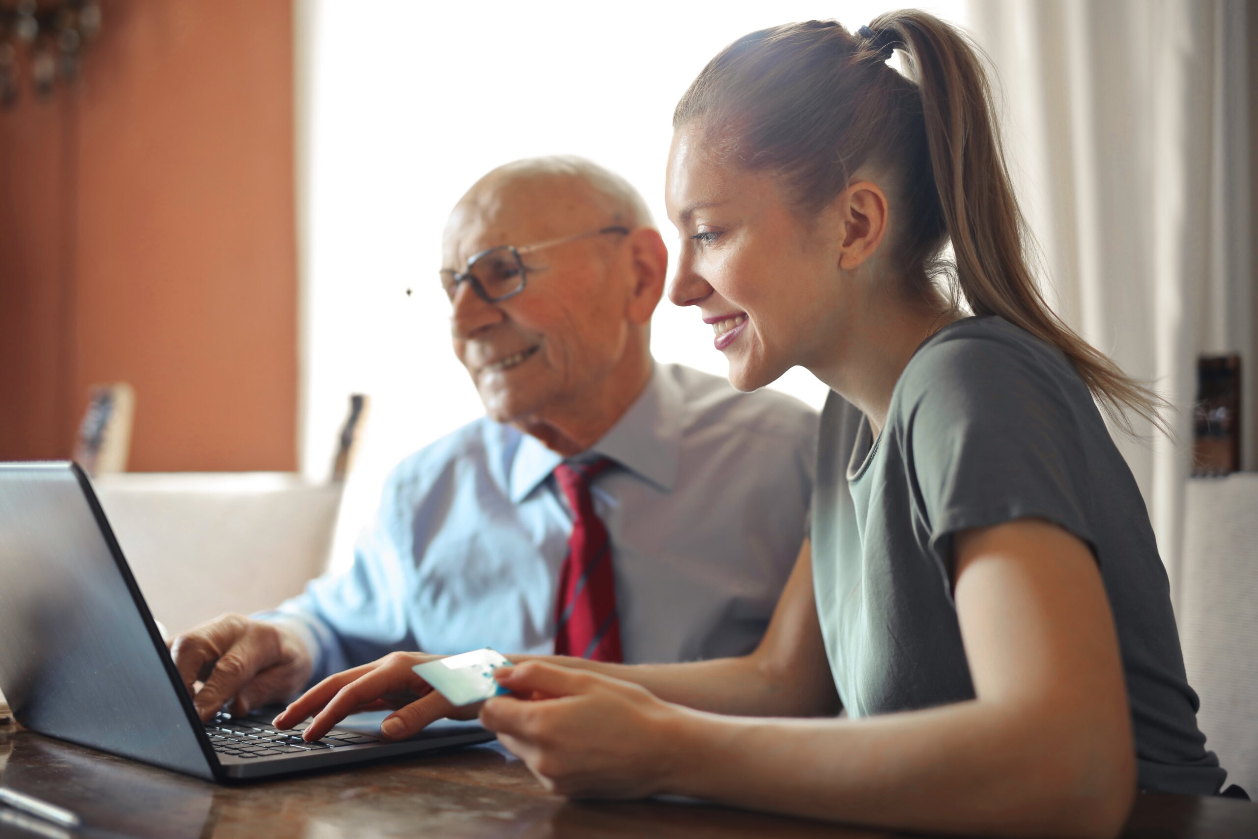 https://teknodag.com/internett/hva-er-bitcoin-hvordan-utvinne-kjope-og-bruke-det/